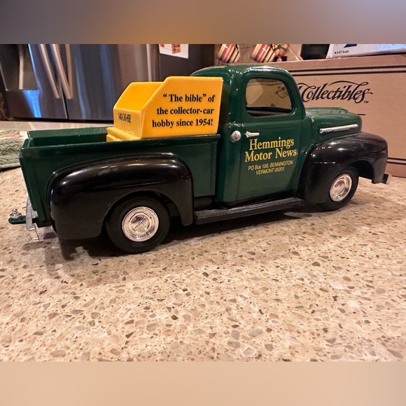 Hemmings Motor News Trucks~ Bank 1:25  And Model A Panel Delivery 1:43 Bundle - Picture 14 of 16